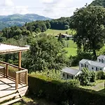4 Pers Avec Terrasse Et Accès Pmr à - Api-1-52-1231 * Vic-sur-Cère