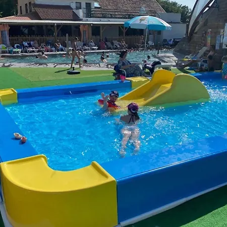 4 Pers Avec Terrasse Et Accès Pmr à - Api-1-52-1231 Parque de Campismo Vic-sur-Cère