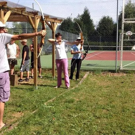 4 Pers Avec Terrasse Et Accès Pmr à - Api-1-52-1231 * Vic-sur-Cère