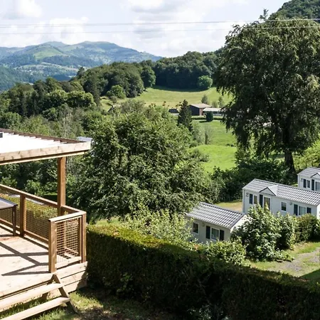 4 Pers Avec Terrasse Et Accès Pmr à - Api-1-52-1231 * Vic-sur-Cère